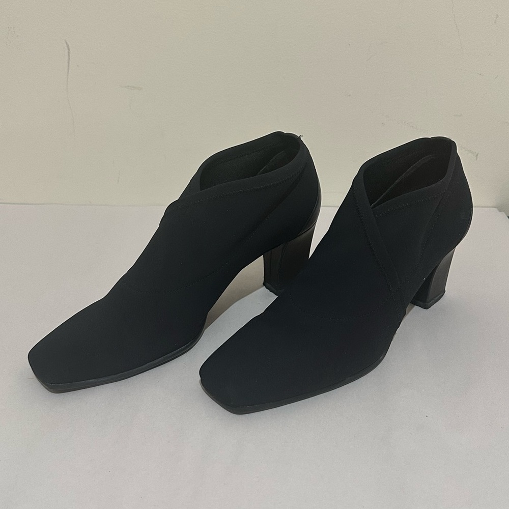 Donald J. Pliner 9M Reya Neoprene Black 4” Heel Booties Office Career